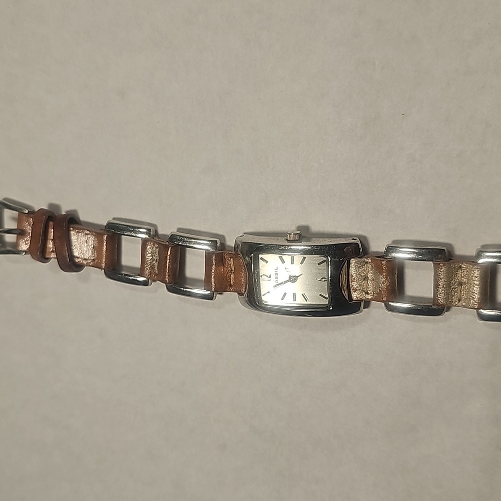 Vintage Women's Fossil Wrist Watch βοΈ